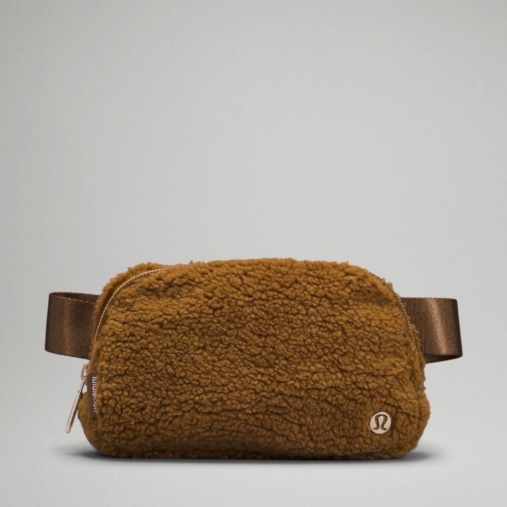 Lululemon everywhere belt bag, new, Sherpa